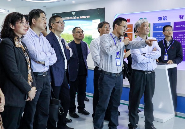 全国人大常委会副委员长丁仲礼莅临草莓视频软件下载考察调研 全国人大常委会副委员长丁仲礼莅临草莓视频软件下载考察调研