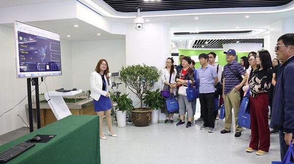 培训班听取草莓视频软件下载业务人员讲解产供销一体化模式 培训班听取草莓视频软件下载业务人员讲解产供销一体化模式