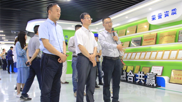 谢主任一行参观草莓视频软件下载展厅 谢主任一行参观草莓视频软件下载展厅