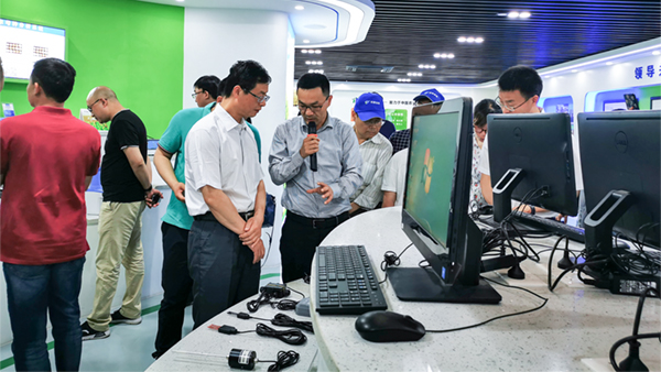 谢主任一行参观草莓视频软件下载展厅 谢主任一行参观草莓视频软件下载展厅