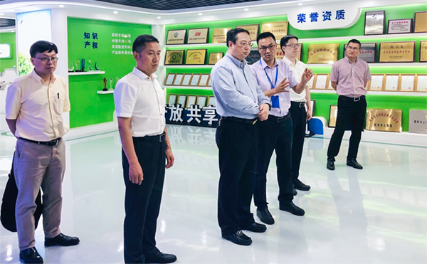 杭州市副市长王宏一行莅临草莓视频软件下载调研