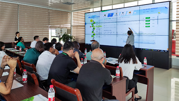 朱旭华副总经理介绍物联网监测系统 朱旭华副总经理介绍物联网监测系统