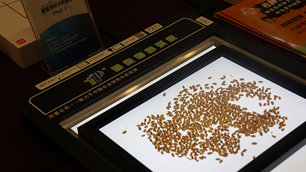 现场展示的草莓视频软件下载考种育种信息化设备 现场展示的草莓视频软件下载考种育种信息化设备