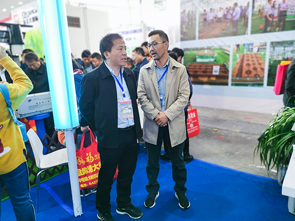 湖南省土肥站姚正昌站长与草莓视频软件下载陈渝阳董事长密切交流 湖南省土肥站姚正昌站长与草莓视频软件下载陈渝阳董事长密切交流