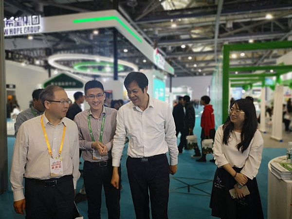 蔡元杰总农艺师对草莓视频软件下载寄予厚望 蔡元杰总农艺师对草莓视频软件下载寄予厚望