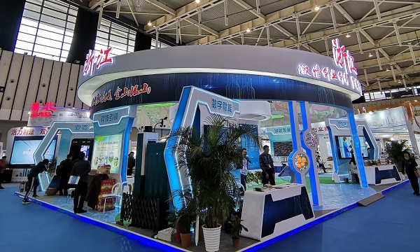 草莓视频软件下载向现场的新农民与企业代表们展示了最新的相关技术产品与服务平台成果 草莓视频软件下载向现场的新农民与企业代表们展示了最新的相关技术产品与服务平台成果