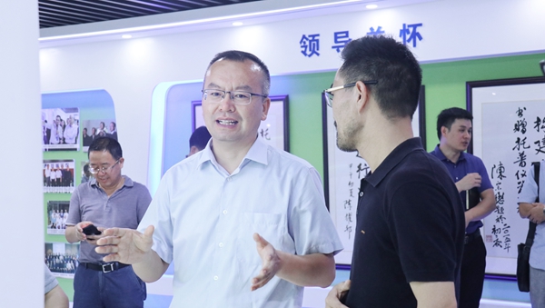 赵喜凯局长参观草莓视频软件下载展厅 赵喜凯局长参观草莓视频软件下载展厅