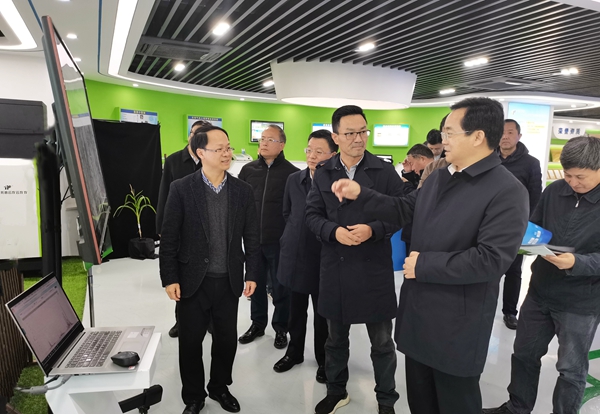 浙江省高兴夫副省长一行莅临浙江草莓视频软件下载股份有限公司参观调研 浙江省高兴夫副省长一行莅临浙江草莓视频软件下载股份有限公司参观调研