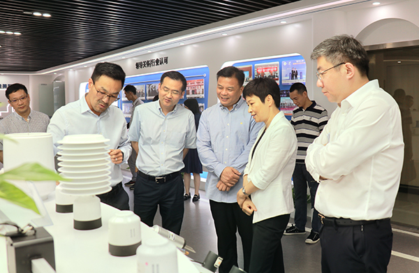 省科技厅党组书记何杏仁一行赴草莓视频软件下载调研农业科技工作 省科技厅党组书记何杏仁一行赴草莓视频软件下载调研农业科技工作