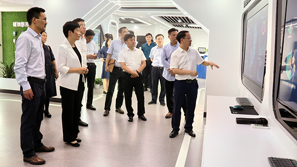 省科技厅党组书记何杏仁一行赴草莓视频软件下载调研农业科技工作 省科技厅党组书记何杏仁一行赴草莓视频软件下载调研农业科技工作