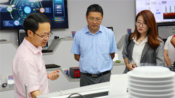 王建军一行参观草莓视频软件下载数字展厅 王建军一行参观草莓视频软件下载数字展厅